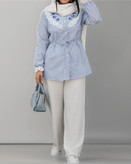 شومیز مانتویی آبی راه راه گلدوزی و تور دوزی