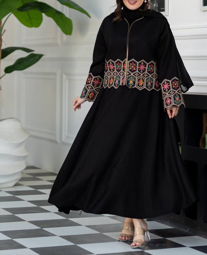 کت دامن مشکی گلدوزی