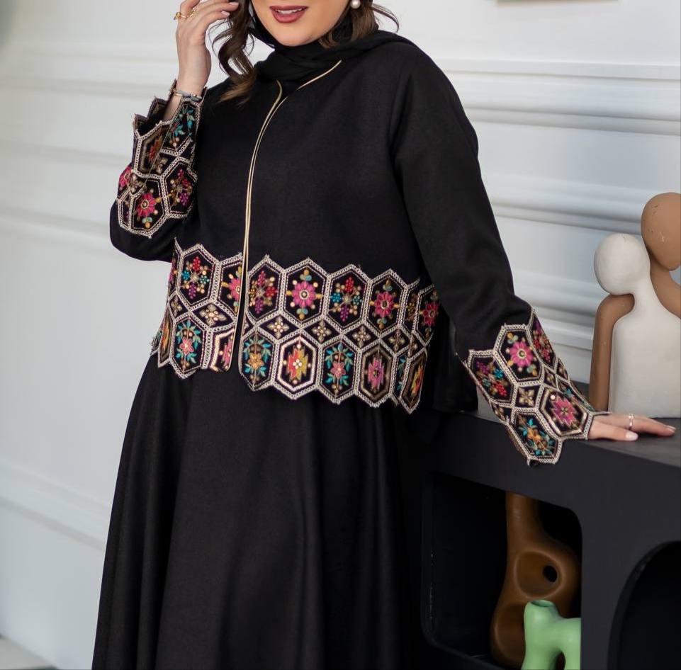 کت دامن مشکی گلدوزی